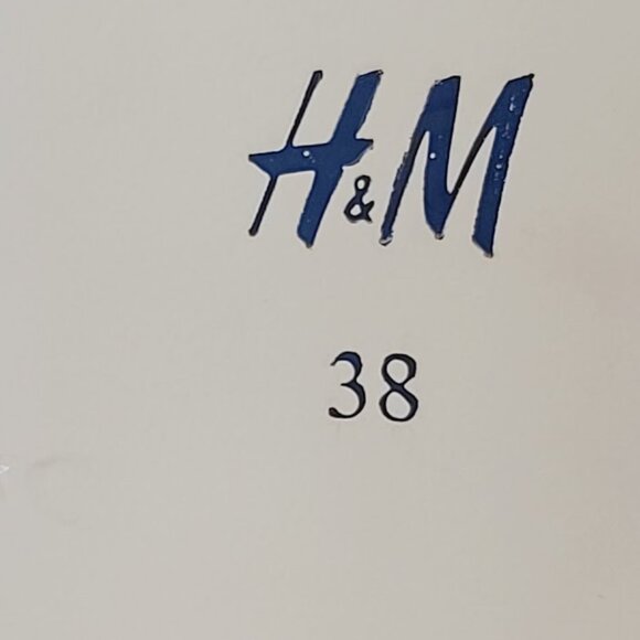 H&M Women's Red Suede Open Toe Low Heel Classic Ankle Strap Sandal Size 7 - Picture 6 of 7